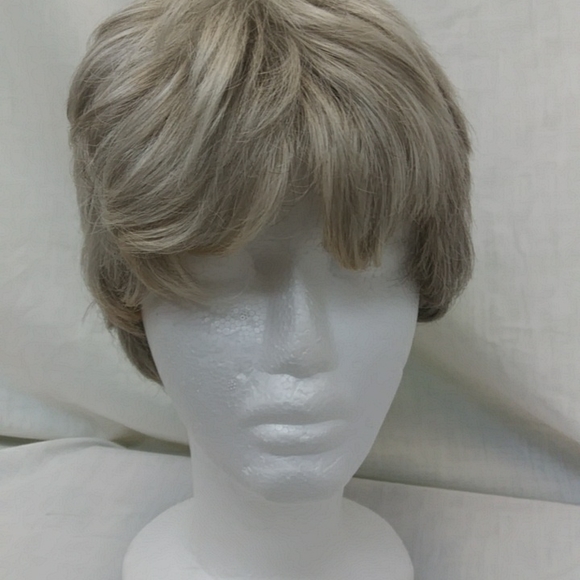 Paula Young's Abby WhisperLite Wig in Silvery Moon, Average Size. - Picture 3 of 8